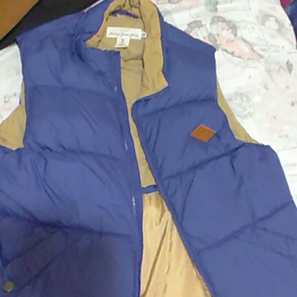 Vest - Picture 2 of 4